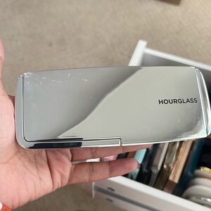 Limited edition hourglass ambient metallic strobe palette